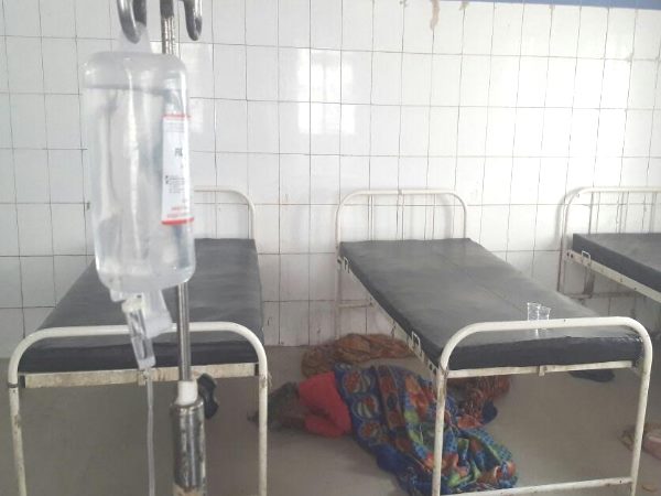बिहार: फर्श पर दर्द से कराहती महिला ने तोड़ा दम, ठहाके मारते रहे सिस्टर, अधिकारी बिहार: फर्श पर दर्द से कराहती महिला ने तोड़ा दम, ठहाके मारते रहे सिस्टर, अधिकारी