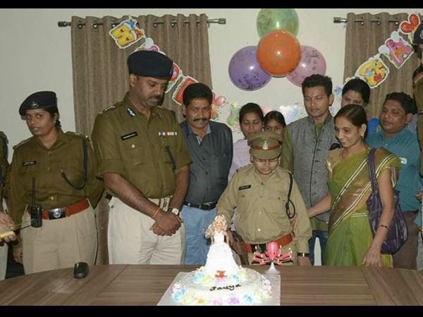 Raipur police makes child birthday special make her police officer for a day! Raipur police makes child birthday special make her police officer for a day!