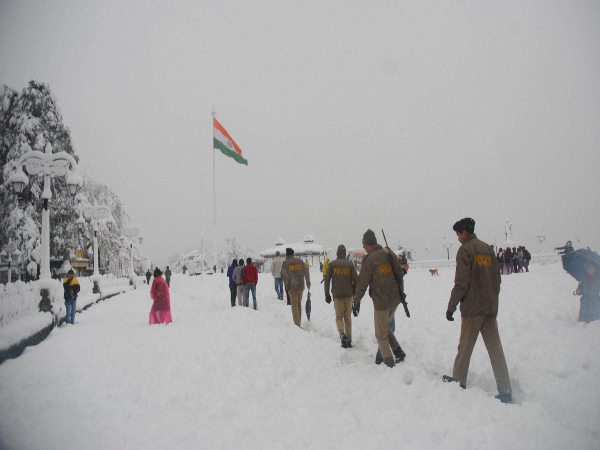 खस्ता है देश के पुलिस की हालत, 1,100 लोगों पर एक जवान, 188 पुलिस स्टेशनों में एक गाड़ी तक नहीं खस्ता है देश के पुलिस की हालत, 1,100 लोगों पर एक जवान, 188 पुलिस स्टेशनों में एक गाड़ी तक नहीं