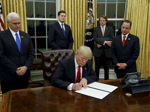 president-trump-muslim-entry-executive-order-डोनाल्ड-ट्रंप-मुसलमान-एंट्री-ऑर्डर.jpg president-trump-muslim-entry-executive-order-डोनाल्ड-ट्रंप-मुसलमान-एंट्री-ऑर्डर.jpg