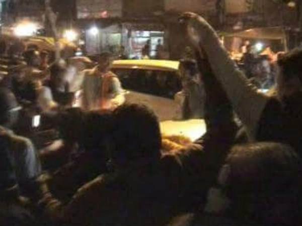 बीजेपी के राष्ट्रीय प्रवक्ता का संगम नगरी में भारी विरोध, दिखाए काले झंडे बीजेपी के राष्ट्रीय प्रवक्ता का संगम नगरी में भारी विरोध, दिखाए काले झंडे