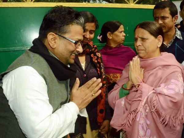 लालू के आवास पर हैप्पी न्यू ईयर लालू के आवास पर हैप्पी न्यू ईयर
