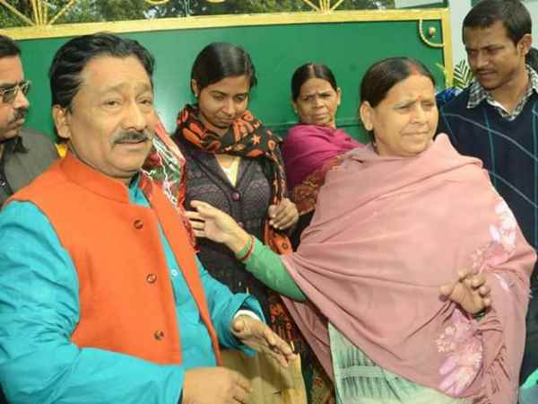 लालू के आवास पर हैप्पी न्यू ईयर लालू के आवास पर हैप्पी न्यू ईयर