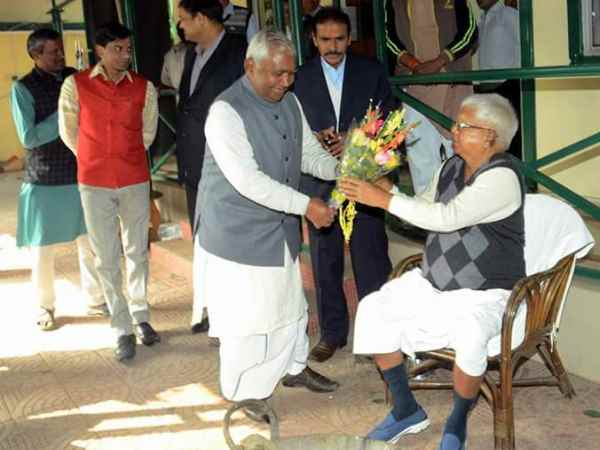 लालू के आवास पर हैप्पी न्यू ईयर लालू के आवास पर हैप्पी न्यू ईयर