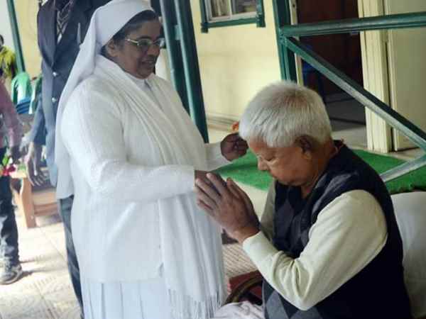 लालू के आवास पर हैप्पी न्यू ईयर लालू के आवास पर हैप्पी न्यू ईयर