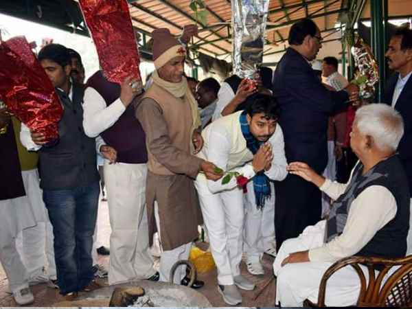 लालू के आवास पर हैप्पी न्यू ईयर लालू के आवास पर हैप्पी न्यू ईयर