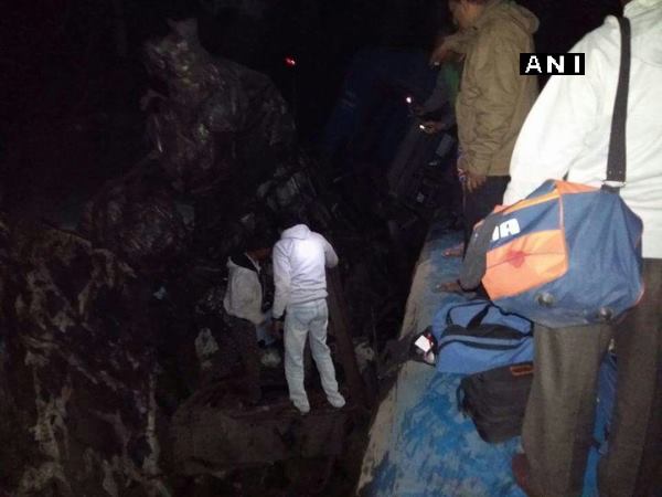 ओडिशा में हीराखंड एक्सप्रेस के 8 डिब्बे पटरी से उतरे 13 की मौत ओडिशा में हीराखंड एक्सप्रेस के 8 डिब्बे पटरी से उतरे 13 की मौत