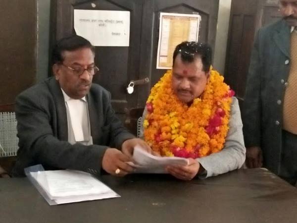 बरेली: पीस पार्टी की कैंडिडेट राबिया के आने से कैंट में मुकाबला हुआ दिलचस्प बरेली: पीस पार्टी की कैंडिडेट राबिया के आने से कैंट में मुकाबला हुआ दिलचस्प