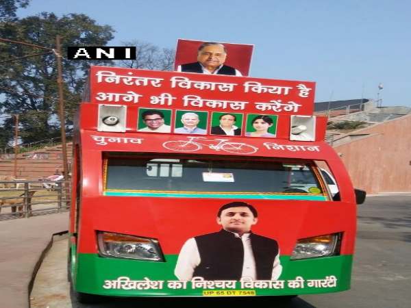 उत्तर प्रदेश विधानसभा चुनाव 2017: साइकिल से उतारे जाने के बाद समाजवादी पार्टी के चुनाव प्रचार वाहन से गायब हुए शिवपाल यादव उत्तर प्रदेश विधानसभा चुनाव 2017: साइकिल से उतारे जाने के बाद समाजवादी पार्टी के चुनाव प्रचार वाहन से गायब हुए शिवपाल यादव