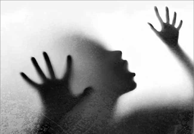 मुंबई: खुद को इंजीनियर बता 4 महिलाओं के साथ कर चुका था दुष्कर्म, अब आया गिरफ्त में मुंबई: खुद को इंजीनियर बता 4 महिलाओं के साथ कर चुका था दुष्कर्म, अब आया गिरफ्त में