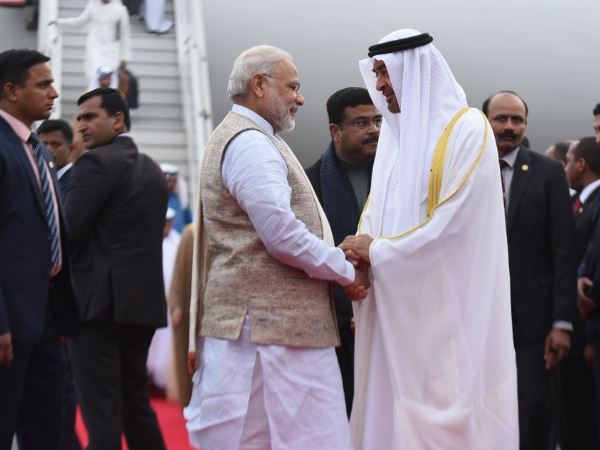 दिल्ली पहुंचे अबुधाबी के प्रिंस, पीएम मोदी ने किया स्वागत दिल्ली पहुंचे अबुधाबी के प्रिंस, पीएम मोदी ने किया स्वागत