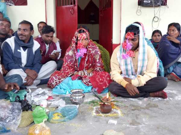 बिहार: हाई वोल्टेज ड्रामे और मारपीट के बाद थाने में हुई अनोखी शादी बिहार: हाई वोल्टेज ड्रामे और मारपीट के बाद थाने में हुई अनोखी शादी
