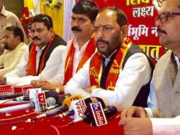 यूपी चुनाव : एक महीने में राम मंदिर बनाएगी शिवसेना, बीजेपी के खिलाफ खोला मोर्चा यूपी चुनाव : एक महीने में राम मंदिर बनाएगी शिवसेना, बीजेपी के खिलाफ खोला मोर्चा