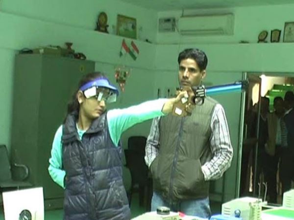 आगरा: गरीबी, एक हाथ न रहने के बावजूद सोनिया ने हासिल किया बड़ा मुकाम आगरा: गरीबी, एक हाथ न रहने के बावजूद सोनिया ने हासिल किया बड़ा मुकाम