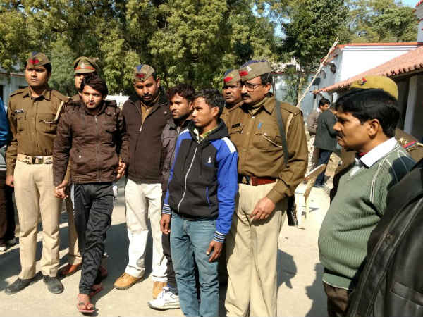 सपा नेता संजय मिश्रा मर्डर केस: 20 लाख की सुपारी देकर कराई गई थी हत्या, 2 गिरफ्तार सपा नेता संजय मिश्रा मर्डर केस: 20 लाख की सुपारी देकर कराई गई थी हत्या, 2 गिरफ्तार