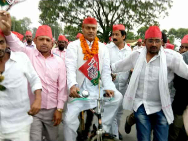 सपा कार्यकर्ताओं ने ही किया सपा प्रत्याशी के खिलाफ प्रदर्शन, जानिए क्यों सपा कार्यकर्ताओं ने ही किया सपा प्रत्याशी के खिलाफ प्रदर्शन, जानिए क्यों