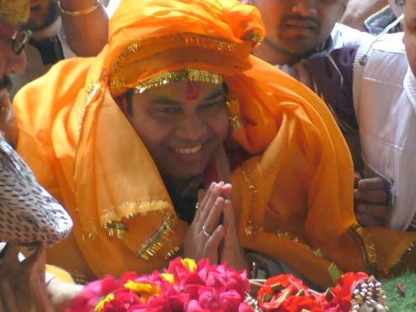 मथुरा: टिकट पाते ही बांके बिहारी की शरण में पहुंचे भाजपा राष्ट्रीय सचिव श्रीकांत शर्मा मथुरा: टिकट पाते ही बांके बिहारी की शरण में पहुंचे भाजपा राष्ट्रीय सचिव श्रीकांत शर्मा