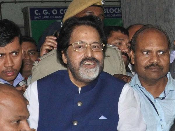 रोज वैली चिटफंड घोटाला: गिरफ्तार TMC सांसद सुदीप बंदोपाध्याय को भुवनेश्वर कोर्ट में पेश करेगी CBI रोज वैली चिटफंड घोटाला: गिरफ्तार TMC सांसद सुदीप बंदोपाध्याय को भुवनेश्वर कोर्ट में पेश करेगी CBI