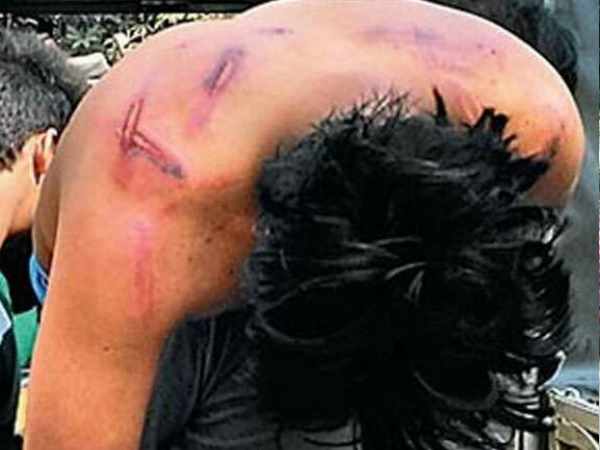 लड़की का हालचाल पूछा तो गांववालों ने नंगा कर पीटा, मुंह पर थूका लड़की का हालचाल पूछा तो गांववालों ने नंगा कर पीटा, मुंह पर थूका