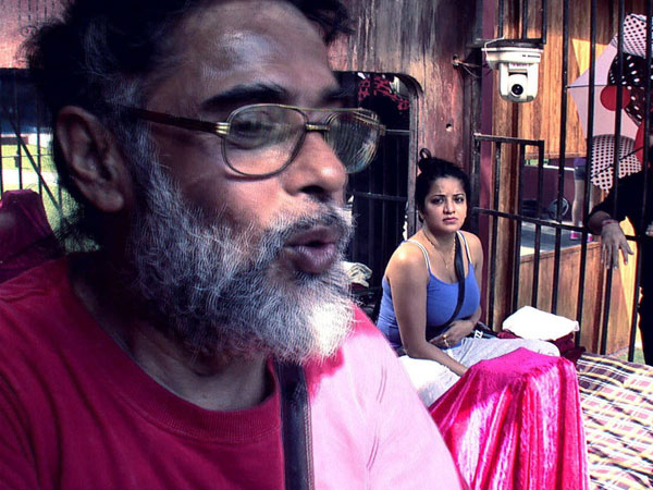 Bigg Boss 10: Swami Om gets slapped on a live TV show WATCH video Bigg Boss 10: Swami Om gets slapped on a live TV show WATCH video