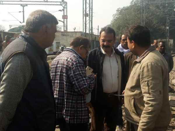 वाराणसी में पटरी से उतर गई यात्रियों से भरी ट्रेन, बड़ी दुर्घटना टली वाराणसी में पटरी से उतर गई यात्रियों से भरी ट्रेन, बड़ी दुर्घटना टली