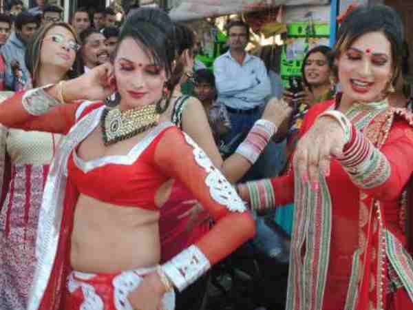 विधानसभा में बहुमत के बराबर पहुंची गोरखपुर में किन्नरों मतदाताओं की संख्या विधानसभा में बहुमत के बराबर पहुंची गोरखपुर में किन्नरों मतदाताओं की संख्या
