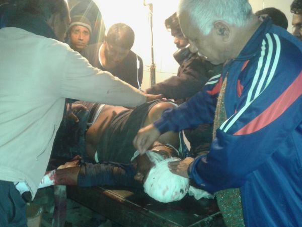 बिहार: फरसे से दो थाना प्रभारियों के हाथ, कान काटे, सिर फाड़ दिया बिहार: फरसे से दो थाना प्रभारियों के हाथ, कान काटे, सिर फाड़ दिया