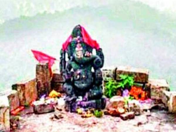 छत्तीसगढ़ स्थित दंतेवाड़ा में उस समय खलबली मच गई जब यहां के ढोलकल में 2,994 फीट ऊपर स्थित भगवान गणेश की प्रतिमा गायब हो गई। छत्तीसगढ़ स्थित दंतेवाड़ा में उस समय खलबली मच गई जब यहां के ढोलकल में 2,994 फीट ऊपर स्थित भगवान गणेश की प्रतिमा गायब हो गई।