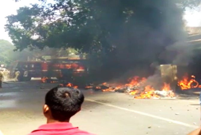 जलीकट्टू के लिए जला तमिलनाडु, राज्य सरकार ने लिया बड़ा फैसला जलीकट्टू के लिए जला तमिलनाडु, राज्य सरकार ने लिया बड़ा फैसला