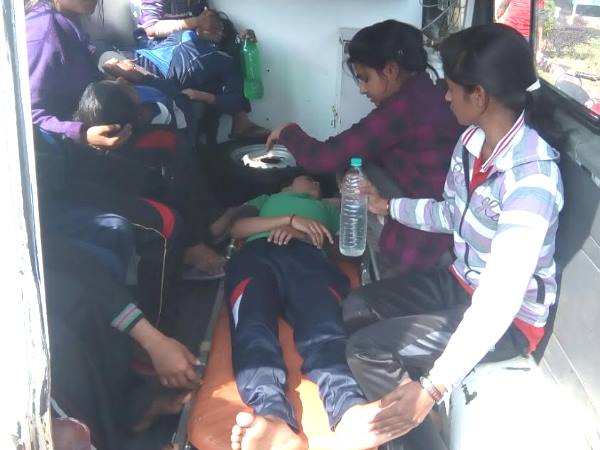 बच्चों की तबीयत बिगड़ती ही गई