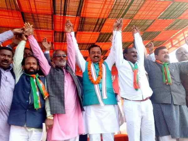 केशव ने सपा-कांग्रेस गठबंधन पर निशाना साधा