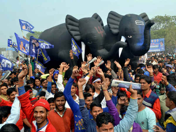 सबने अलापा राजनीतिक साजिश का मामला