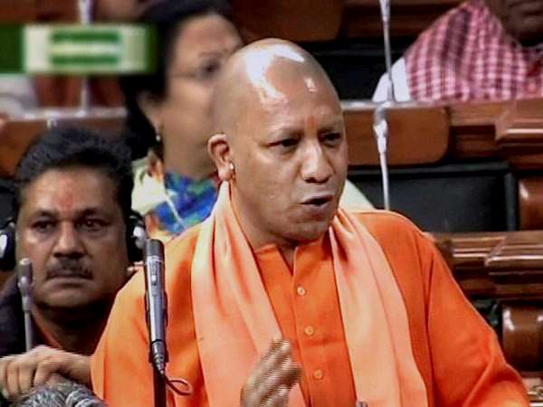 आदित्यनाथ के तेवर धीरे-धीरे बागी हो रहे हैं