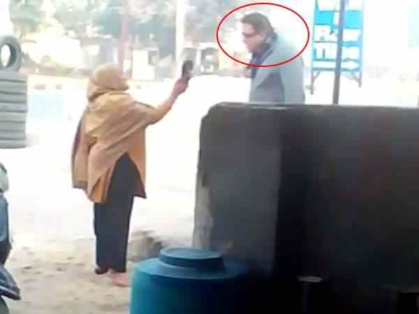 मेरठ: बसपा प्रत्याशी ने महिला से की मारपीट, उठापटक, देखिए वायरल वीडियो मेरठ: बसपा प्रत्याशी ने महिला से की मारपीट, उठापटक, देखिए वायरल वीडियो