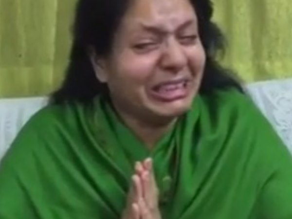 सोशल मीडिया पर रो रही है सारा की मां सीमा