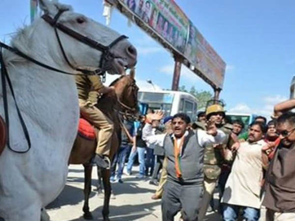 गणेश जोशी के मसूरी से चुनाव लड़ने पर वाड्रा ने भाजपा पर साधा निशाना गणेश जोशी के मसूरी से चुनाव लड़ने पर वाड्रा ने भाजपा पर साधा निशाना