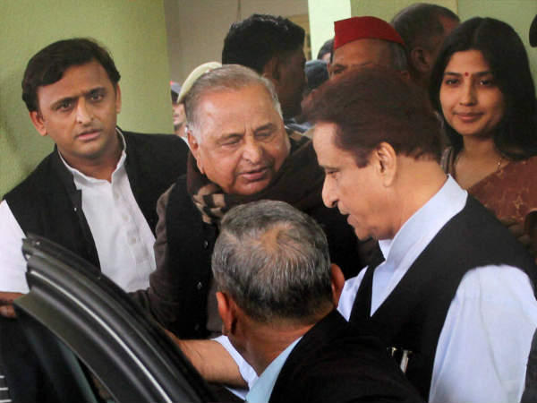 2012 में मुलायम सिंह की थी अहम भूमिका