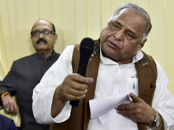 पार्टी नेता कर रहे हैं बचाव