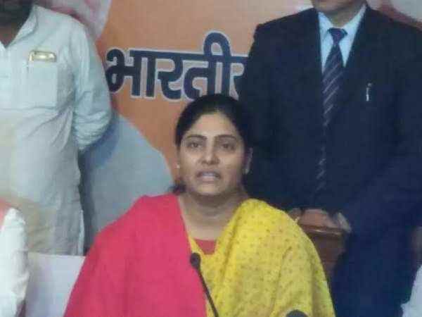 वाराणसी: बीजेपी-अपना दल ने दिखाई एकजुटता, पढ़िए वेंकैया-अनुप्रिया ने क्या-क्या कहा? वाराणसी: बीजेपी-अपना दल ने दिखाई एकजुटता, पढ़िए वेंकैया-अनुप्रिया ने क्या-क्या कहा?