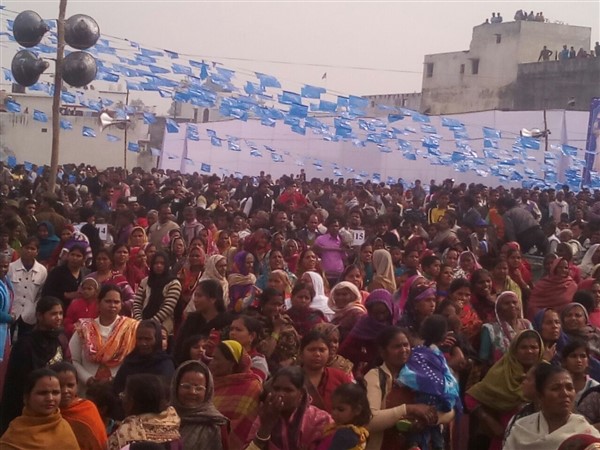 मायावती की रैली में भी कम नहीं समर्थकों का उत्साह, तस्वीरों में देखिए पूरी रैली मायावती की रैली में भी कम नहीं समर्थकों का उत्साह, तस्वीरों में देखिए पूरी रैली
