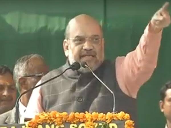 मथुरा: अमित शाह का जुबानी हमला, कहा एक से मां तो दूसरे से बाप है परेशान मथुरा: अमित शाह का जुबानी हमला, कहा एक से मां तो दूसरे से बाप है परेशान