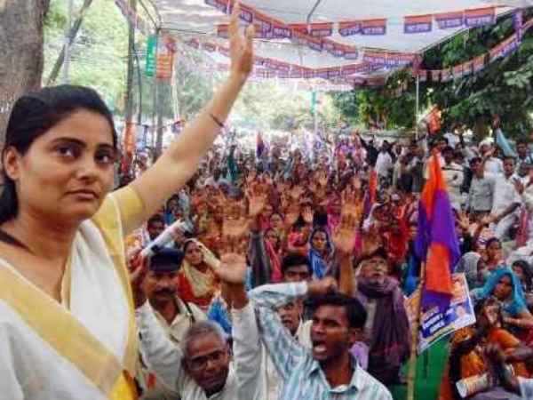 वाराणसी: इस सीट को लेकर बढ़ सकती है पार्टी और अनुप्रिया के बीच दूरियां, जाने क्या हैं वजह वाराणसी: इस सीट को लेकर बढ़ सकती है पार्टी और अनुप्रिया के बीच दूरियां, जाने क्या हैं वजह