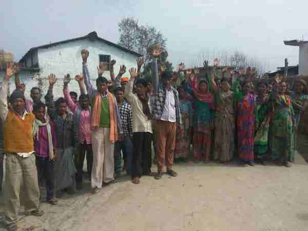 बहराइच: थारूपुरवा गांव ने मतदान का किया बहिष्कार, कहा 'बिजली नहीं तो वोट नहीं' बहराइच: थारूपुरवा गांव ने मतदान का किया बहिष्कार, कहा 'बिजली नहीं तो वोट नहीं'