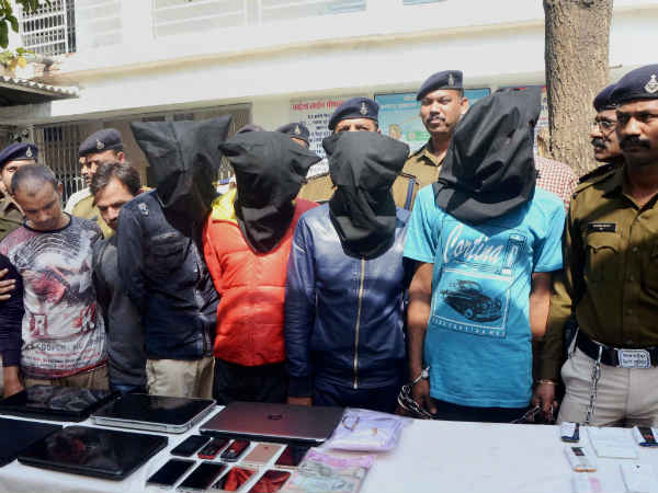 सेना की जासूसी करने वाले 5 संदिग्धों को 14 फरवरी तक पुलिस रिमांड सेना की जासूसी करने वाले 5 संदिग्धों को 14 फरवरी तक पुलिस रिमांड