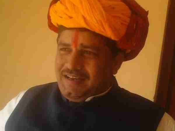 वाराणसी: BJP कैंडिडेट का वोट काटने चुनावी मैदान में BJP नेता वाराणसी: BJP कैंडिडेट का वोट काटने चुनावी मैदान में BJP नेता