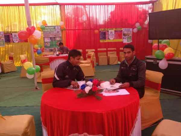 सेल्फी का मजा लेना चाहते हैं तो वोट दीजिए, आगरा में पुलिस ने बनाया मॉडल बूथ सेल्फी का मजा लेना चाहते हैं तो वोट दीजिए, आगरा में पुलिस ने बनाया मॉडल बूथ