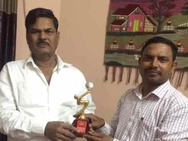 यूपी चुनाव: इलाहाबाद में सपा को 'पदुम' तो मिले पर बसपा में फिसले 'शमी' यूपी चुनाव: इलाहाबाद में सपा को 'पदुम' तो मिले पर बसपा में फिसले 'शमी'