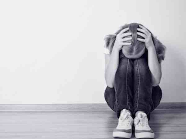 कानपुर: डिप्रेसन बढ़ा रहा है अपना दायरा, पहले पिता ने तो बाद में बेटी ने लगाई दूसरी मंजिल से छलांग कानपुर: डिप्रेसन बढ़ा रहा है अपना दायरा, पहले पिता ने तो बाद में बेटी ने लगाई दूसरी मंजिल से छलांग
