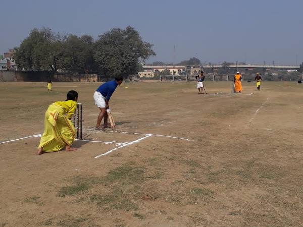 जानिये कहां हुई धोती कुर्ता पहनकर क्रिकेट लीग और संस्कृत में कमेंटरी जानिये कहां हुई धोती कुर्ता पहनकर क्रिकेट लीग और संस्कृत में कमेंटरी