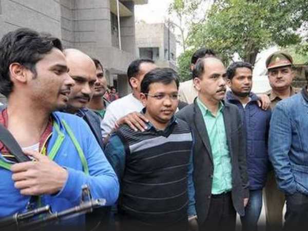 नोएडा में 3700 करोड़ के ऑनलाइन फ्रॉड का भंडाफोड़, तीन गिरफ्तार नोएडा में 3700 करोड़ के ऑनलाइन फ्रॉड का भंडाफोड़, तीन गिरफ्तार